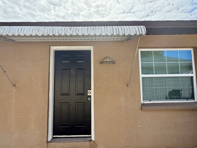 Photo - 2 BEDROOM 1 BATHROOM IN SOUTH TAMPA !!!