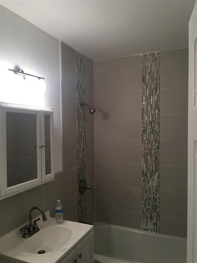 Photo - 60 Monitor St