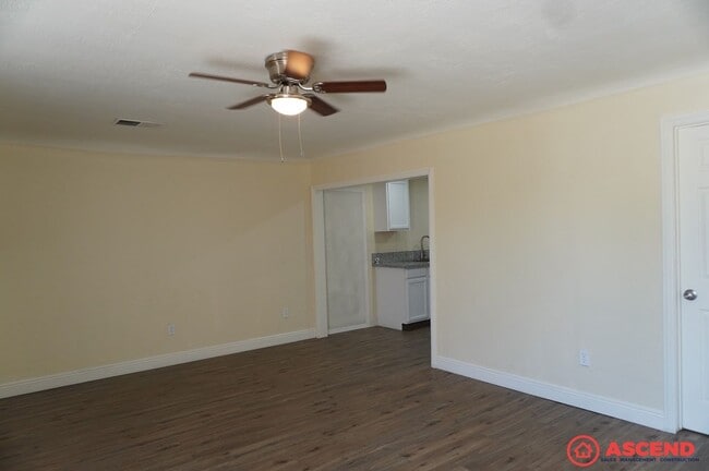 Photo - Cozy 2BD/1BA Home in Bakersfield's 93308 — Trash Included, Driveway & No Pets!