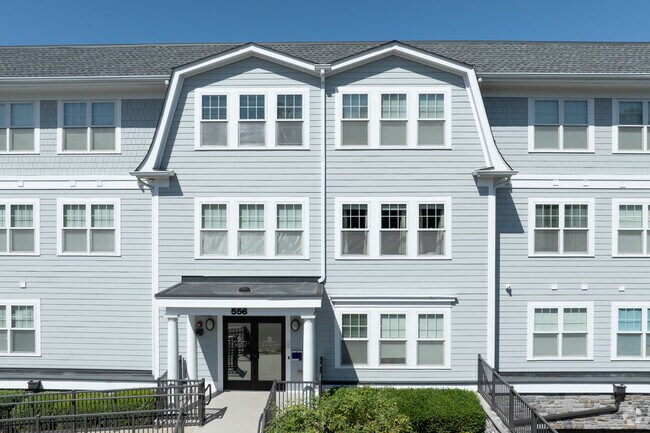 Entrance - Colonial Pointe at Franklin Lakes