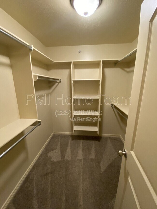 Building Photo - 2510 Charleston Ave Unit B6