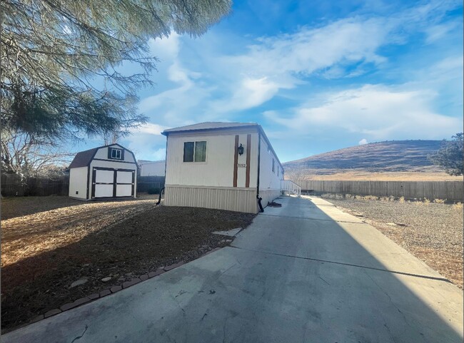 2 bedroom home with views of Glassford Hill - 2 bedroom home with views of Glassford Hill