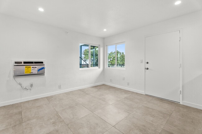 12612 Kornblum Ave Unit 1
