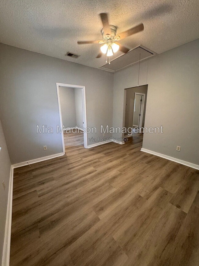 Photo - 1423 Richards St