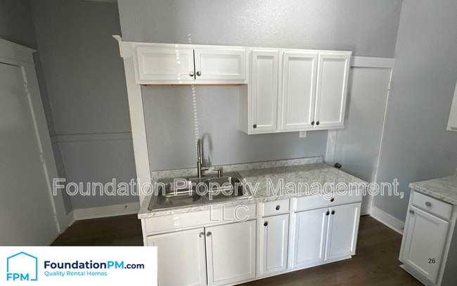 Photo - 1688 Glenview Ave