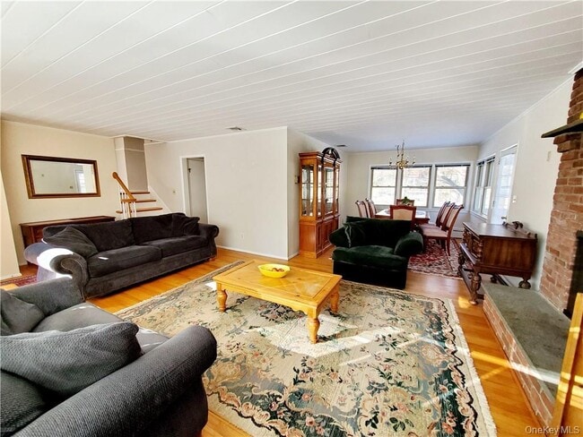 Photo - 215 Harriman Rd