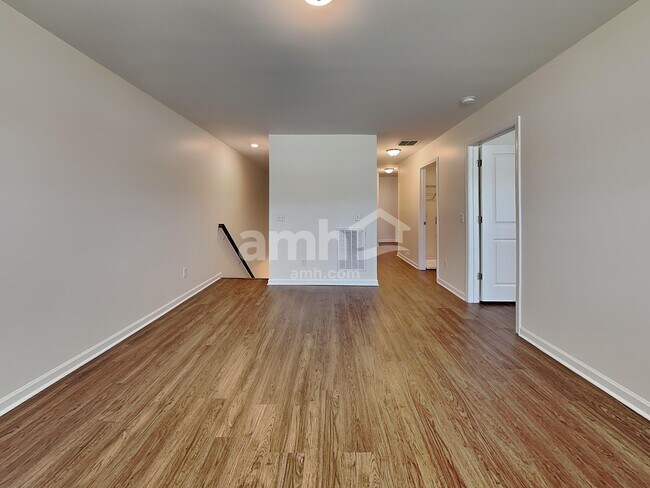 Photo - 122 Orion Way