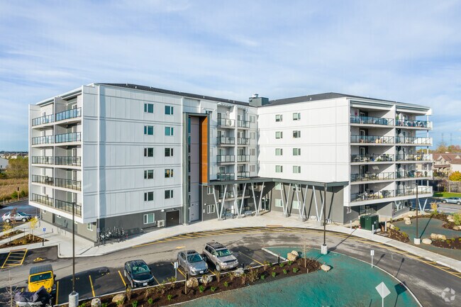 Building Photo - Eagle Pointe