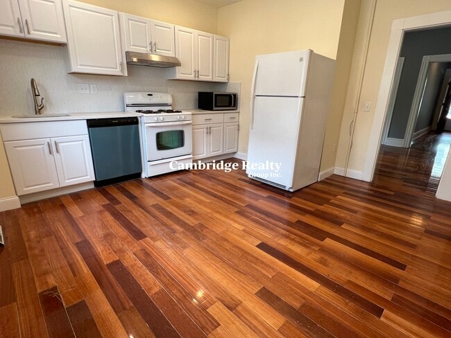 Building Photo - 24 Rossmore St Unit 1 Rental