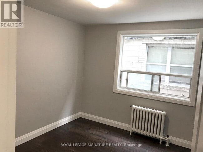 Photo - 273 Lakeshore Rd E