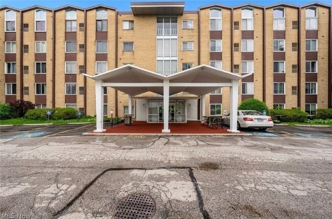 Photo - 25735 Lorain Rd Unidad 18