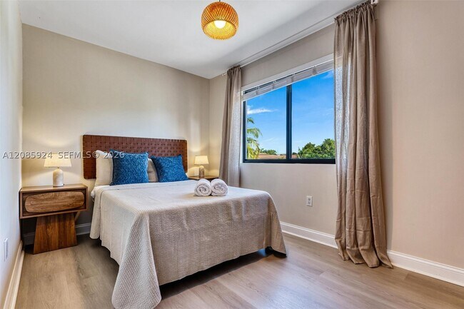 Photo - 920 SW 9th St Unit B