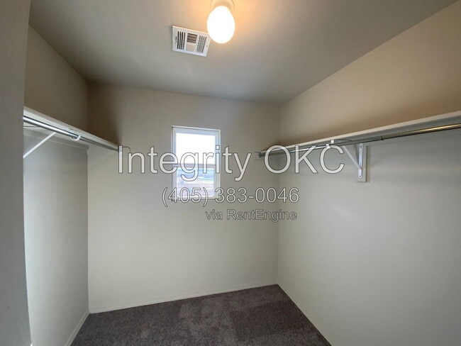 Photo - 1841 Easton Ln