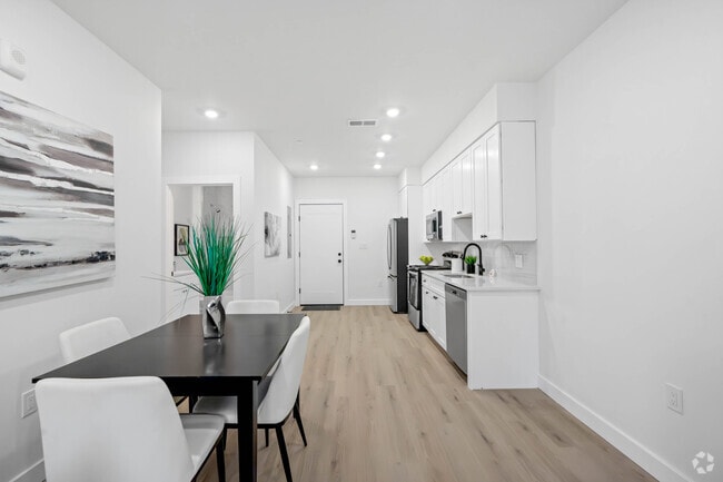3BR, 1BA - 823SF