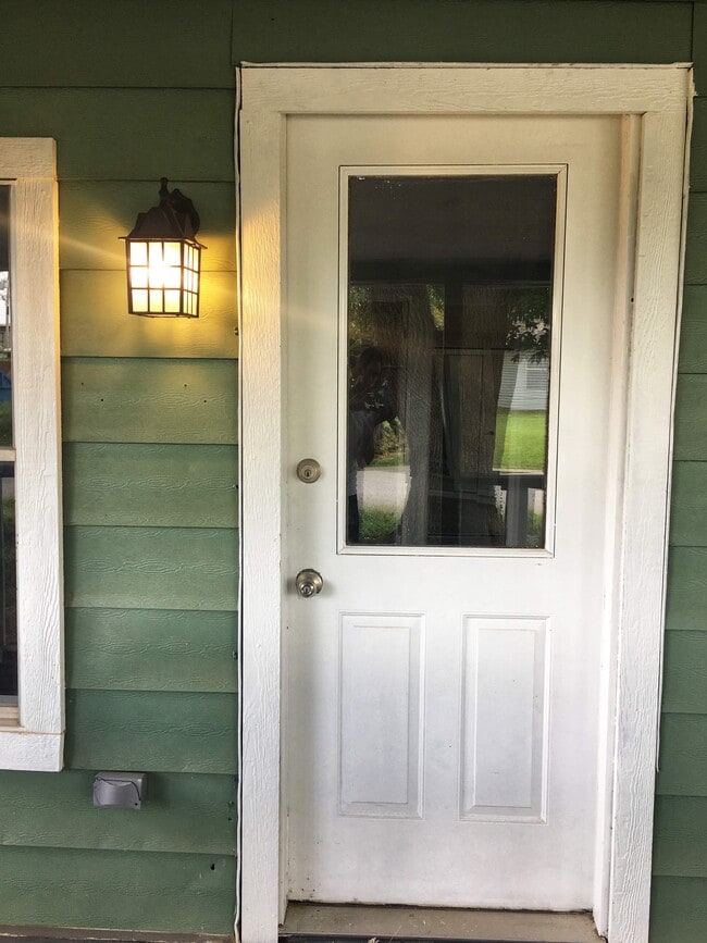 Photo - 721 N B St
