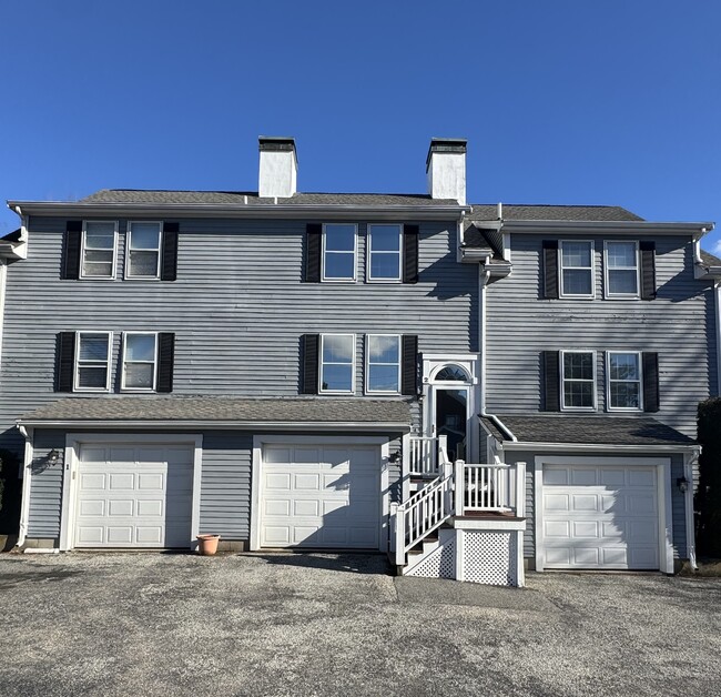 Front of building, center unit - 33 Van Zandt Ave Townhome