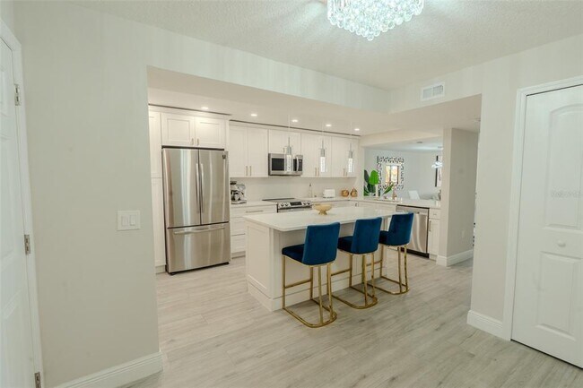 126 1st St E Unit 210