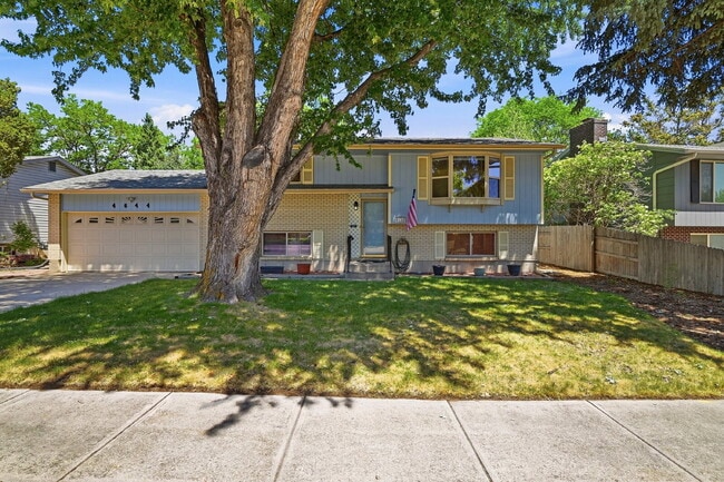 Building Photo - $1,995.95 4-bed, 1.5 bath, located in Colorado Springs with a large back yard