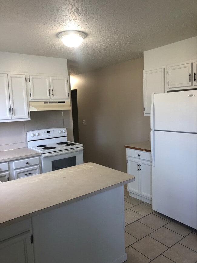 Photo - Cute 3 bedroom and 2 bathroom duplex