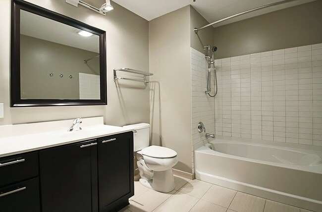 Photo - 141 W Randolph St
