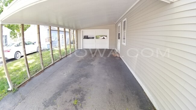 Photo - 3723 G Ave NE