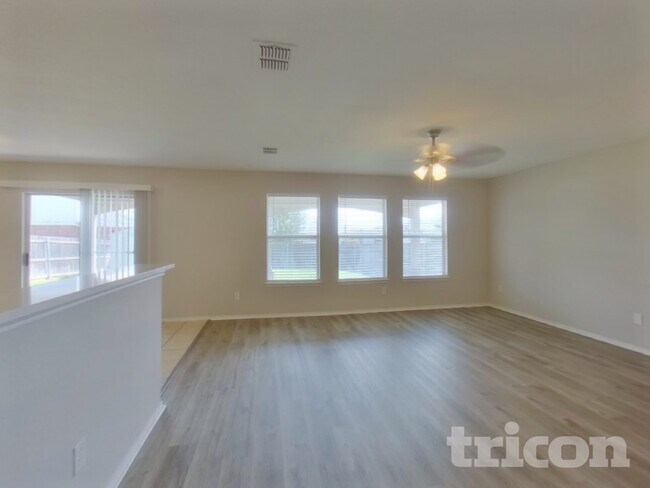 Photo - 9208 Goldenview Dr