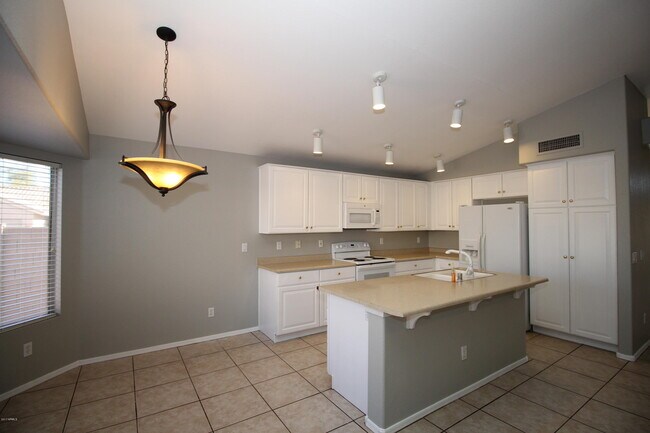 Photo - 14900 W Honeysuckle Ln