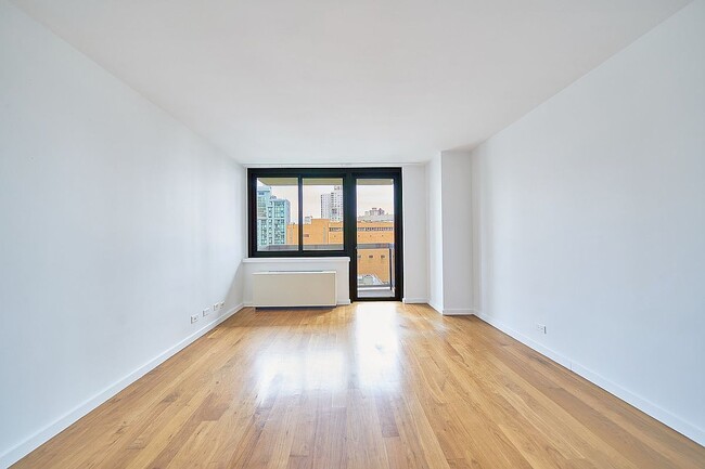 Building Photo - 515 E 72nd St Unit 9N