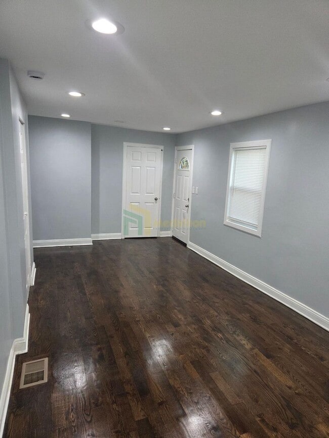 Photo - Beautifully Renovated 3 Bedroom / 1 Bathro...