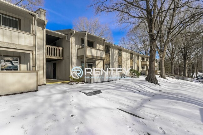 Photo - 2205 Sunderland Rd
