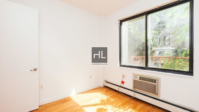 Building Photo - METROPOLITAN AVENUE Rental