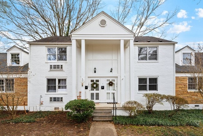 Building Photo - AVAILABLE 5/18/26 - Wonderful 2-Story Condo In Cameron Village! Water Included!