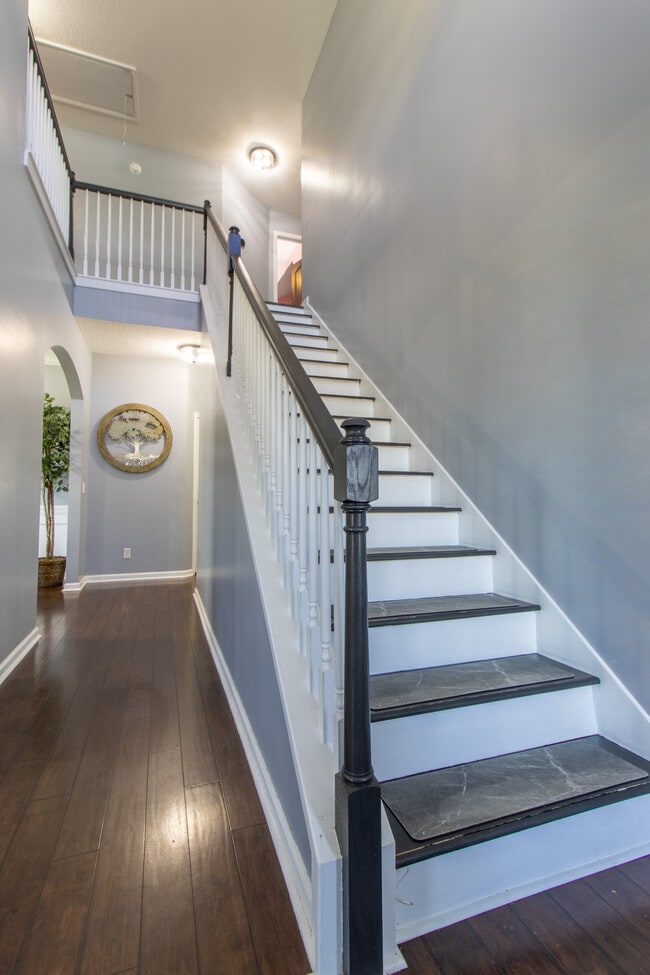 Photo - 126 Owens St NE