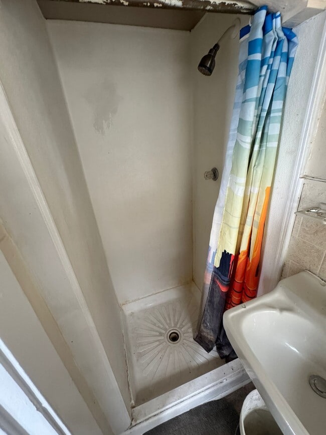 Photo - 554 W 9th St