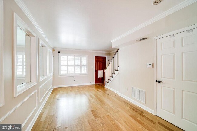 Photo - 1317 Queen St