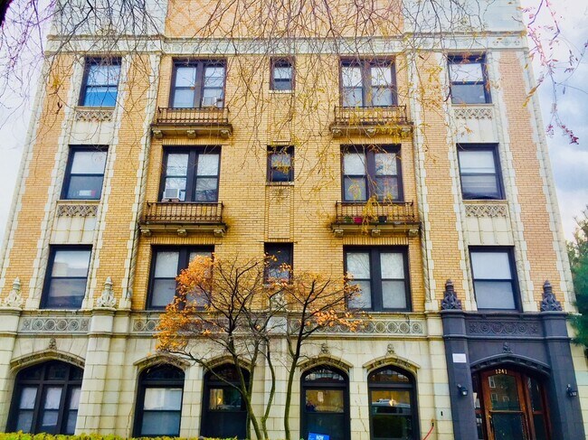 Photo - Lakeside 1241