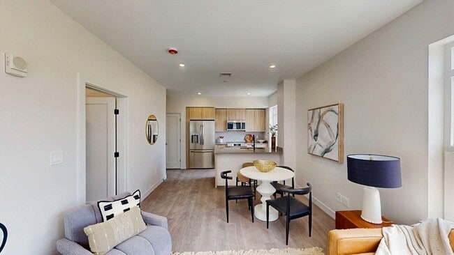 Building Photo - 75 Willow Ct Unit 604