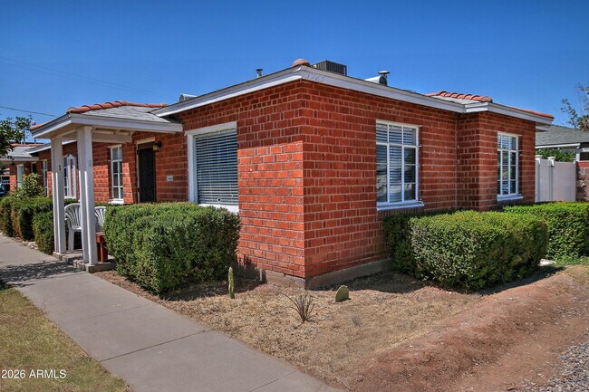 Photo - 1923 W Earll Dr