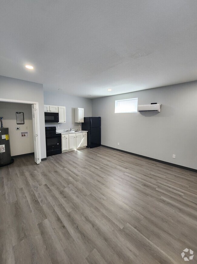 Building Photo - 1 bed 1 bathroom apartment Unit 5