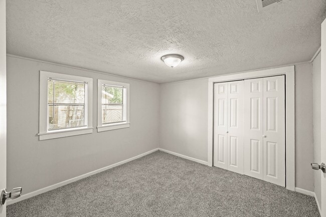 Photo - 203 W Hart Ave