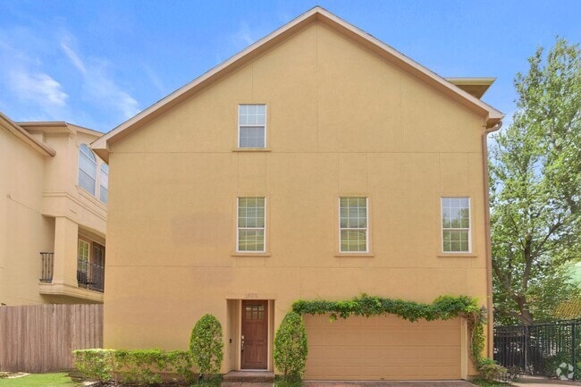 Building Photo - Gated Serenity Just Steps from Downtown Rental