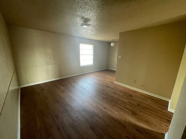 Photo - 1700 Kirk Ave Unit Apt 207