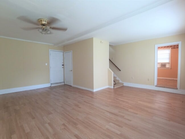 Building Photo - 2302 Whitehall Ave Unit C Rental
