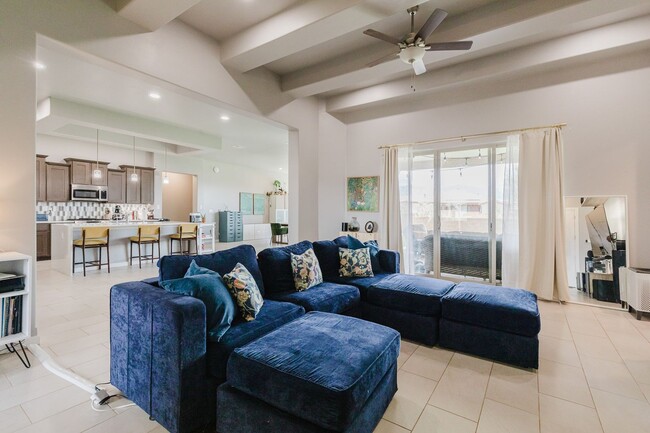 Photo - Modern 5 Bedroom Home with Solar Panels - ...