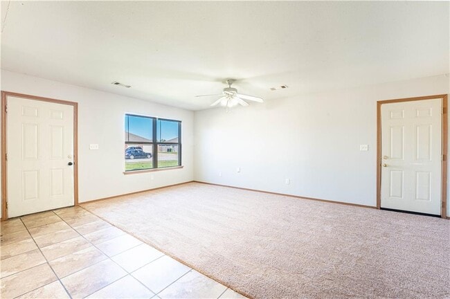 Photo - 307 E Southern Trace Dr