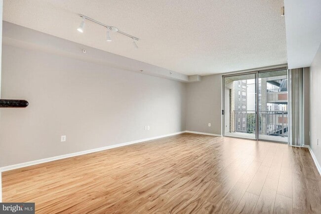 2726 Gallows Rd Unit 413