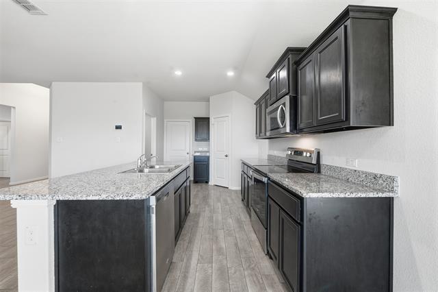 Photo - 413 Foxhunter St