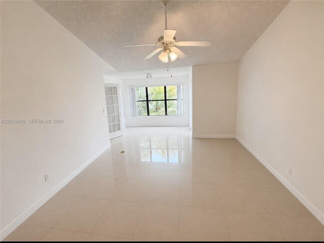 Photo - 2926 S University Dr Unidad 6306