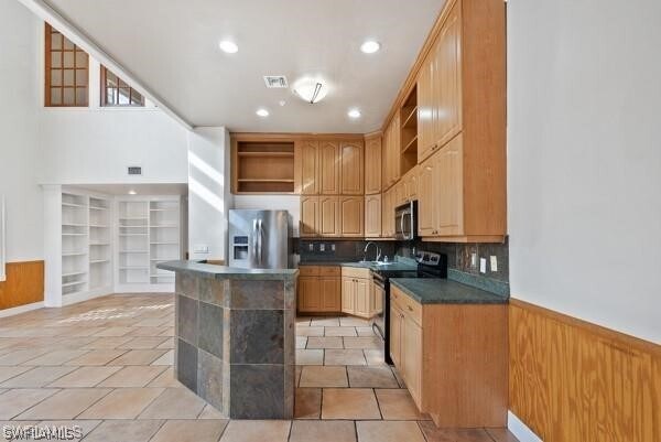 Building Photo - 819 James St