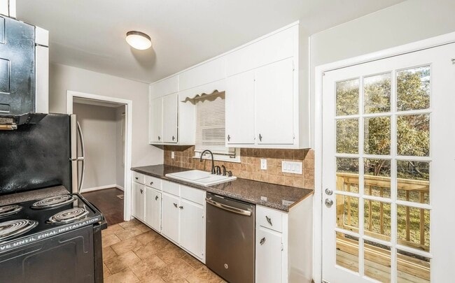 Photo - 2468 Watson Rd